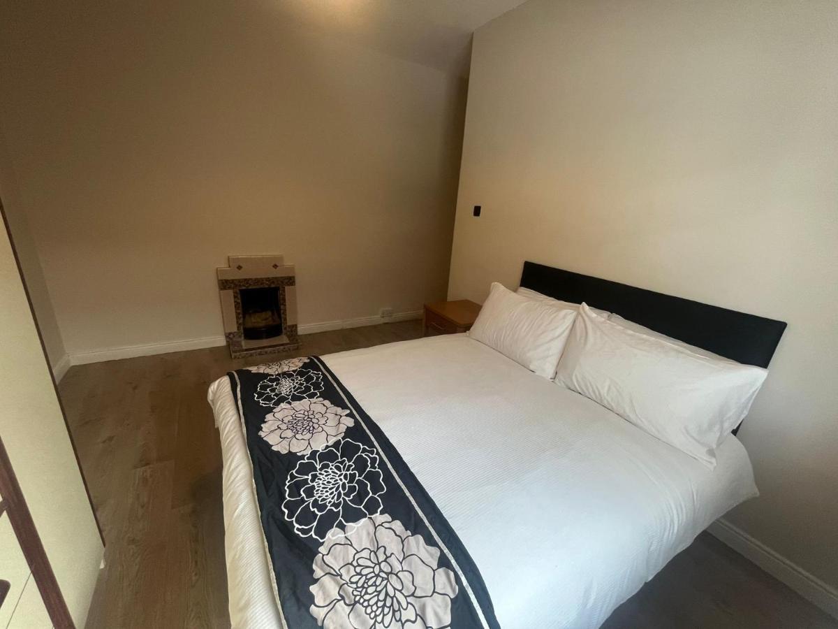 Yeats Lodge Self Catering Apartment And Bar Galway Exterior photo