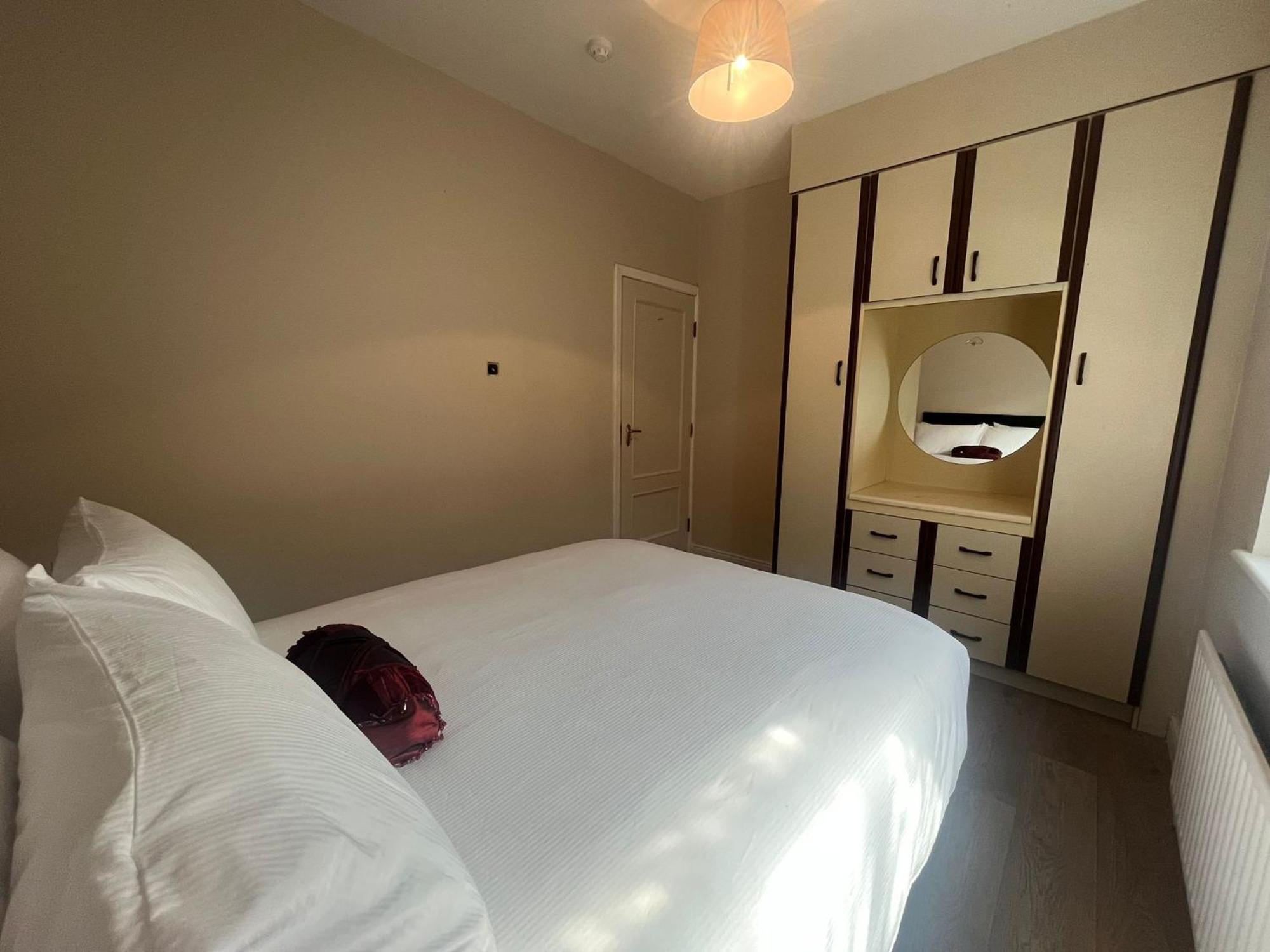 Yeats Lodge Self Catering Apartment And Bar Galway Exterior photo