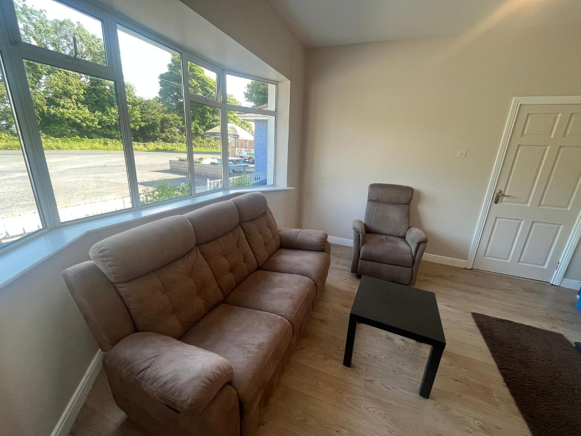 Yeats Lodge Self Catering Apartment And Bar Galway Exterior photo