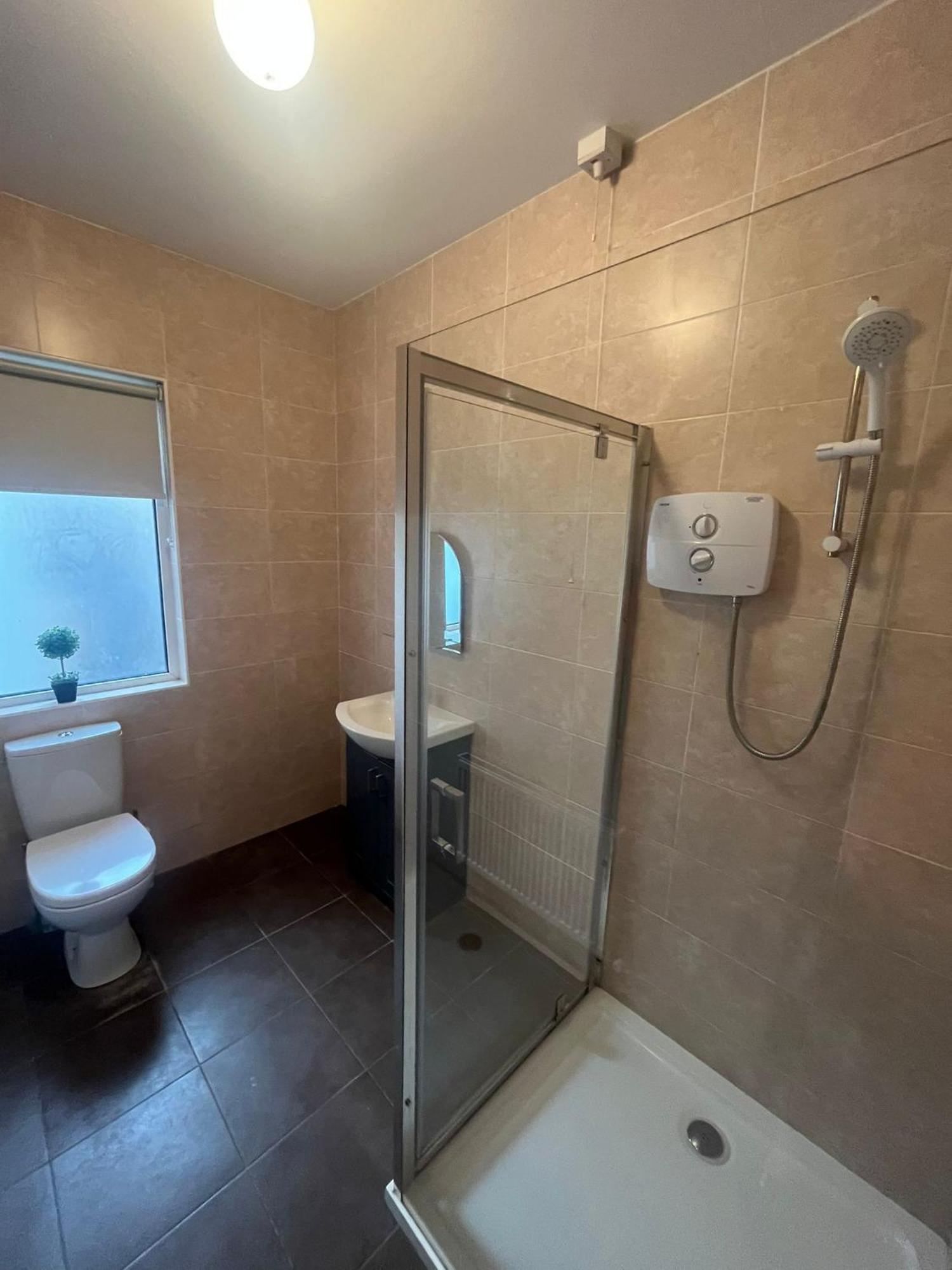 Yeats Lodge Self Catering Apartment And Bar Galway Exterior photo